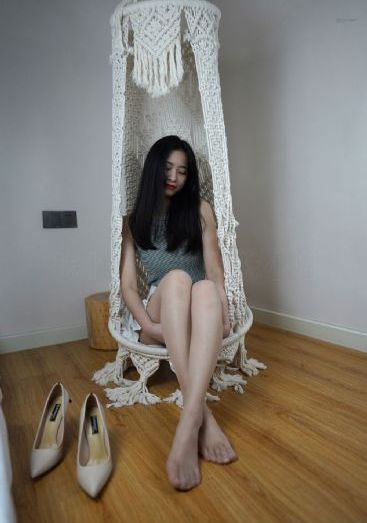 美女毛茸茸的阴户视频