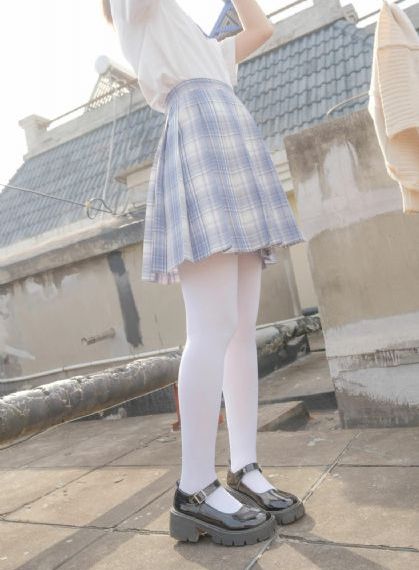 暑假结束后的她