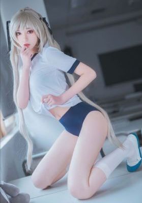 女大学生的沙龙室完整版