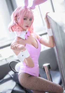 把电击乳夹乖乖戴上被迫调教